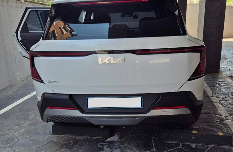 EV5